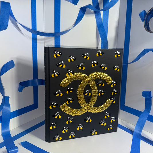 Coco and the Bees - Chanel book gilded by the bms