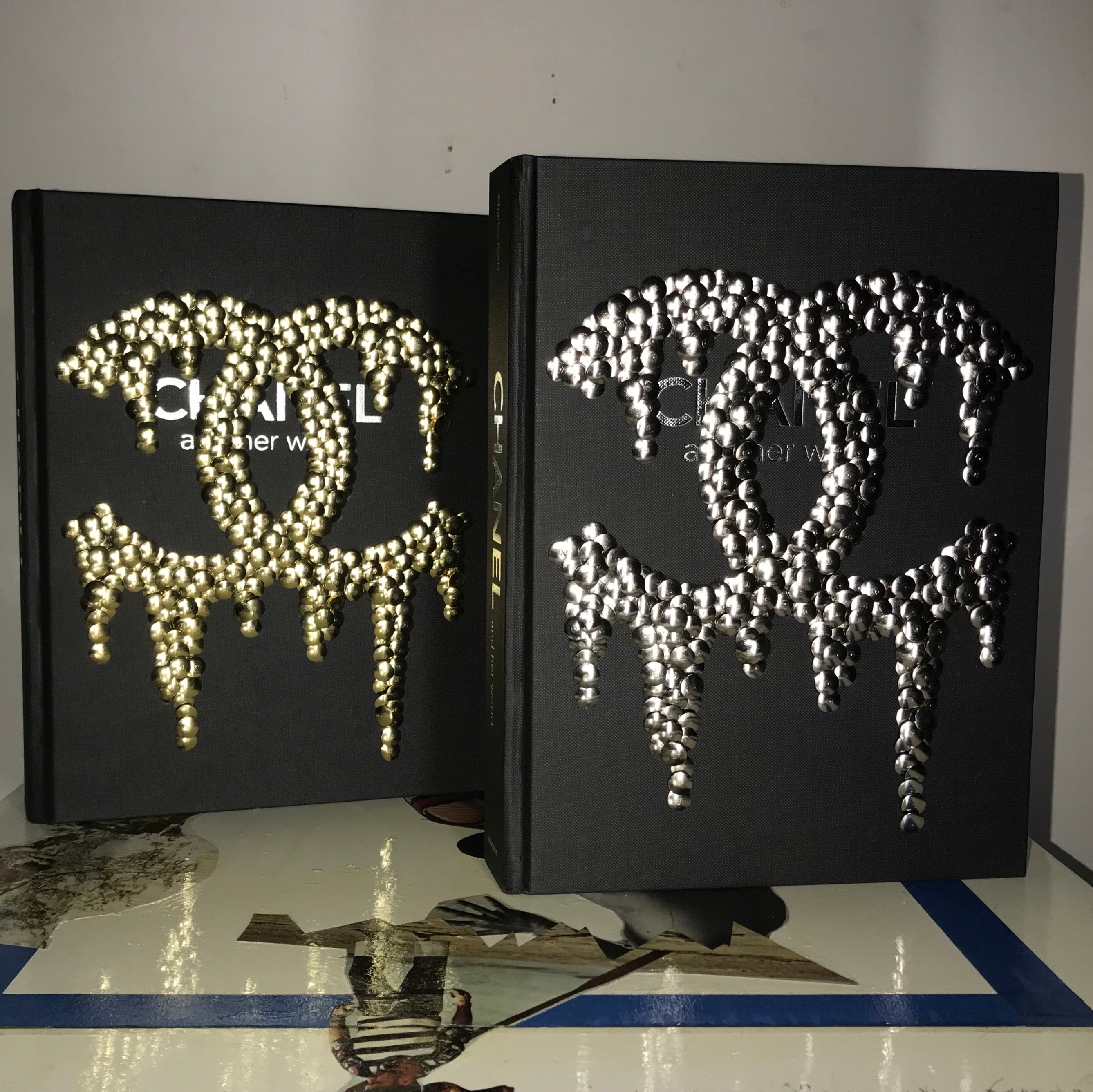 B*I様 CHANEL Cocoロゴ入り　ブラックオープンリング Chanel and Her World - Gold Drip Logo coffee table book - the bms.