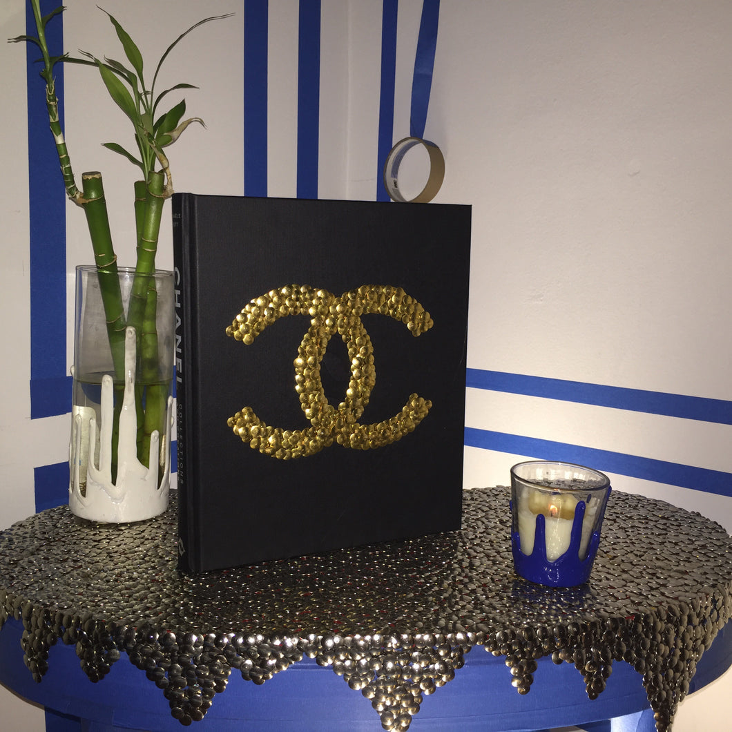 CHANEL BOOK: Chanel BAG coffee table. A journey through the world